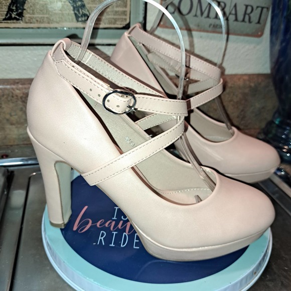 Beautiful 4 inch Nude Color ankle strap beauties - SZ 8 - Picture 1 of 10